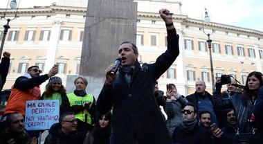Debito Napoli, le associazioni insorgono: «No a Forza Nuova in piazza» 